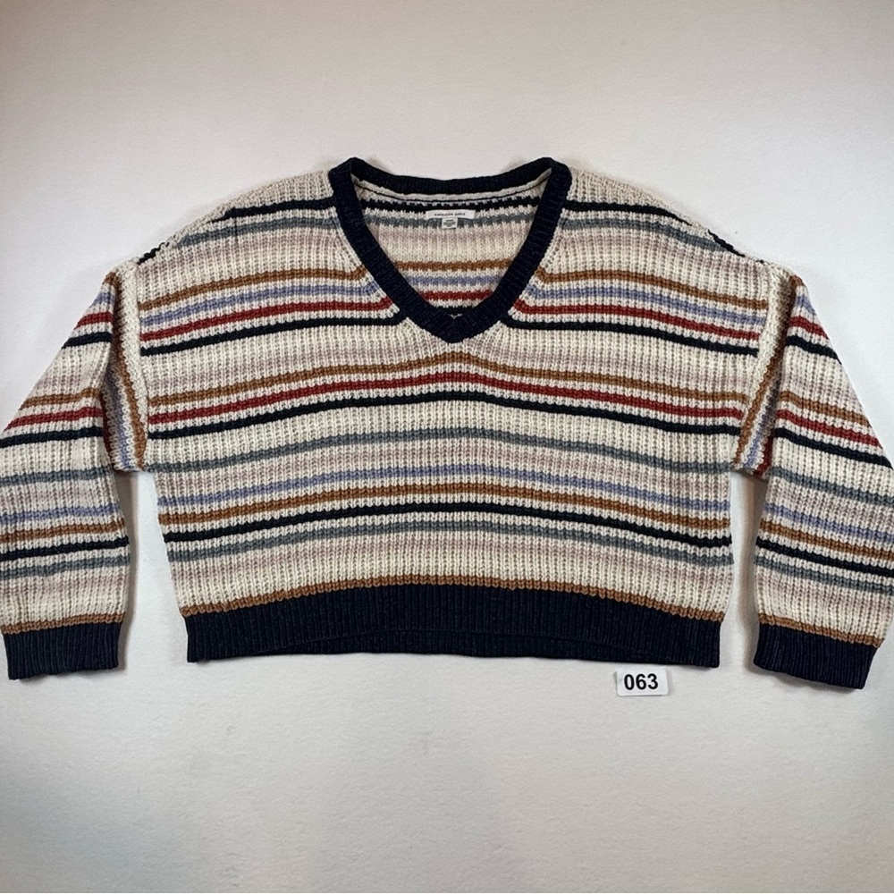 American Eagle Chenille Cropped V-Neck Sweater Size  M - Picture 3 of 7